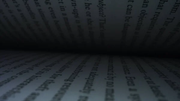 Aufgeschlagenes Buch mit weißen Seiten. Kamera bewegt sich zwischen Buchseiten offenen Buches. — Stockfoto