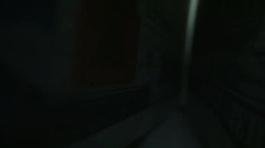 Para sayma makinesi dolar banknotları sayıyor. Para sayma makinesi