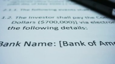 Kalem kontratta yazılı. Onaylanmış bir belge. Sözleşmede imza