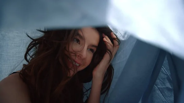 Woman taking selfie mobile phone under sheet. Cheerful girl posing below sheet. — Stock Photo, Image