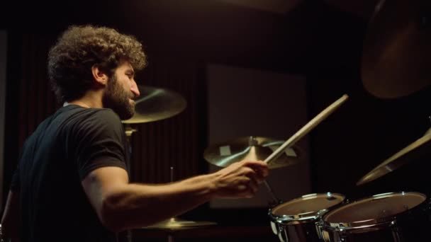Cheerful artist hitting drum cymbals in studio. Closeup drummer playing on stage — Stock Video