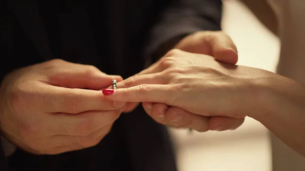 Man hand putting ring on girl finger. Unknown man taking woman hand outdoors — Stock Photo, Image