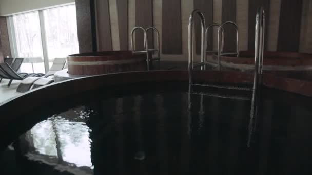 Ванни в спа-зоні. Розкішний гідротерапевтичний центр в санаторії . — стокове відео