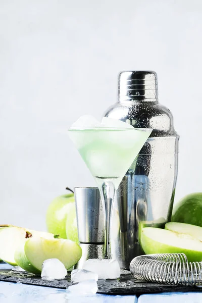 Alcoholic Cocktail Green Apple Dry Vermouth Syrup Lemon Juice Ice — Stock Photo, Image