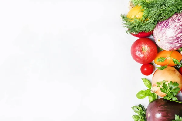 Élelmiszer Háttér Vegetáriánus Koncepció Friss Zöldségek Fűszernövények Felülnézet — Stock Fotó