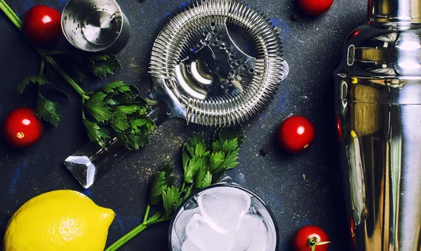 Ingredienti Preparazione Cocktail Alcolici Con Pomodoro Succo Limone Salsa Sedano — Foto Stock