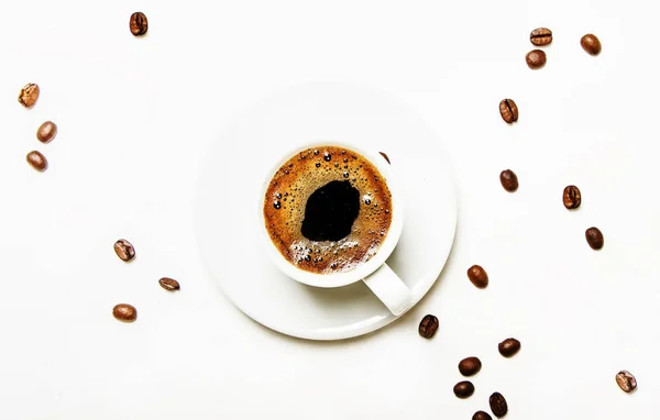 Tazza Bianca Caffè Espresso Nero Con Schiuma Sfondo Bianco Vista — Foto Stock