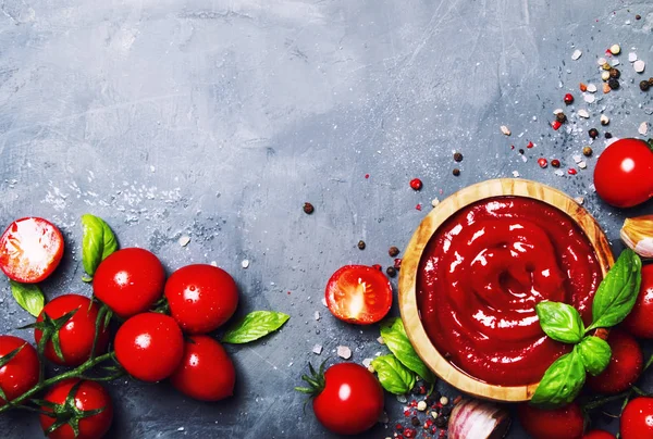 Hot Tomato Ketchup Sauce Garlic Spices Green Basil Cherry Tomatoes — Stock Photo, Image