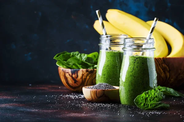 Smoothies Verdes Desintoxicantes Saludables Con Espinacas Plátano Semillas Chía Fondo — Foto de Stock