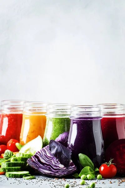 Essen Und Trinken Auswahl Gesunden Und Nützlichen Bunten Gemüsesäften Und — Stockfoto