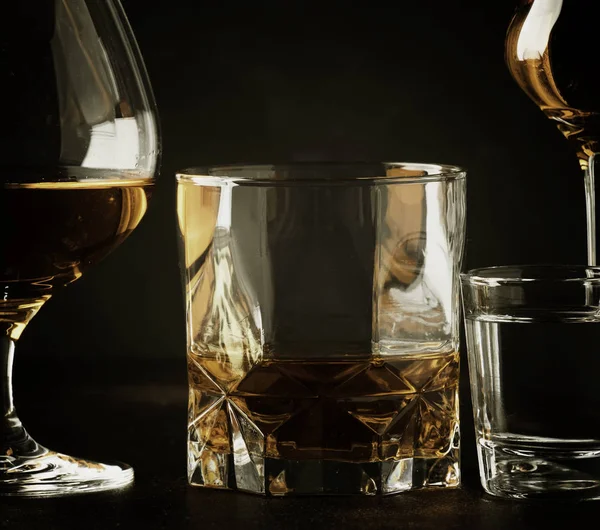 Set Bevande Alcoliche Forti Bicchieri Bicchierini Assortimento Vodka Rum Cognac — Foto Stock