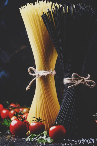 Spaghetti Pomodori Natura Morta Basso — Foto Stock