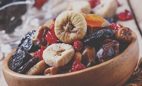 Gesunde Ernährung Mischung Aus Getrockneten Früchten Schüssel Alter Holzuntergrund — Stockfoto