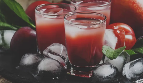Cocktail Frutas Vermelhas Com Gelo Foco Seletivo — Fotografia de Stock