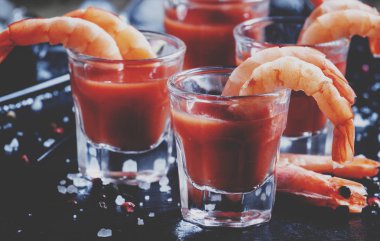 Aperatif karides kokteyl, seçici odak