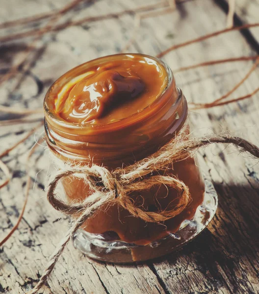 Weiches Hausgemachtes Karamell Glas Auf Dem Alten Holztisch Rustikalen Stil — Stockfoto