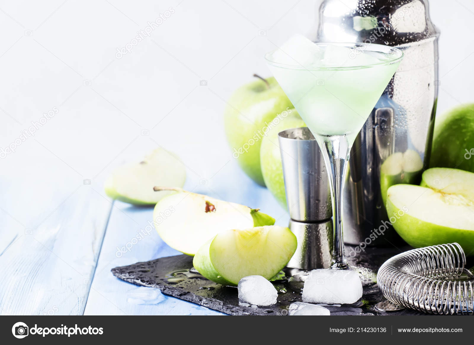 Alcohol Cocktail Apple Martini Gin Dry Vermouth Liquor Apple Ice Stock ...
