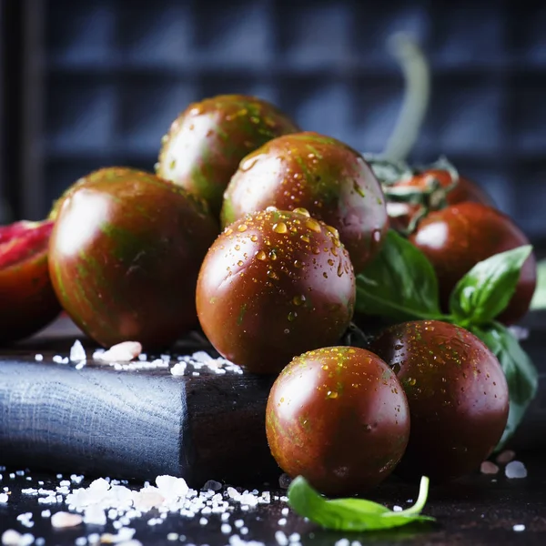 Brown Cherry Tomatoes Sea Salt Green Basil Dark Table Autumn — Stock Photo, Image