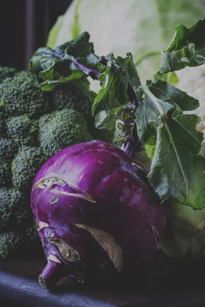 Different kinds of cabbage such as white cabbage, cauliflower, broccoli, kohlrabi on dark table, autumn harvest, selective focus — Stock Image Different Kinds Cabbage White Cabbage Cauliflower Broccoli Kohlrabi Dark Table Stock Image
