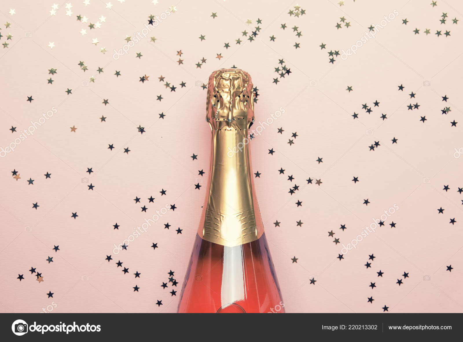 Natal Ano Novo Fundo Rosa Com Garrafa Vinho Espumante Champanhe — Foto ©  5PH #220213302, image size:1600x1182