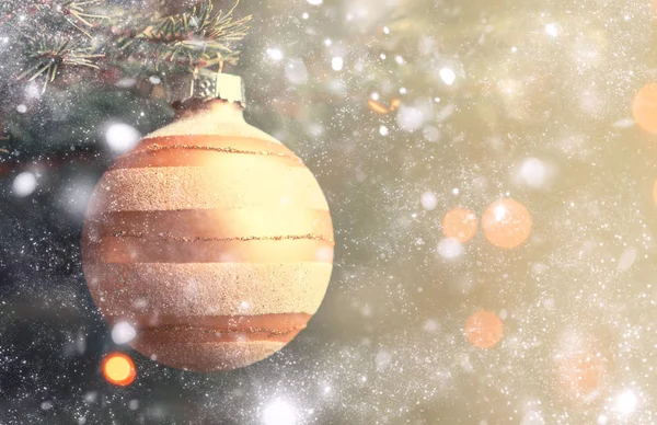 전나무의 배경과 Garlands 새로운 Yaer 선택적 초점의 불빛에 크리스마스 — 스톡 사진