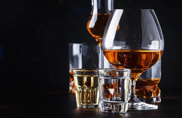 Sada Silných Alkoholických Nápojů Brýle Shot Sklo Assortent Vodka Rum — Stock fotografie