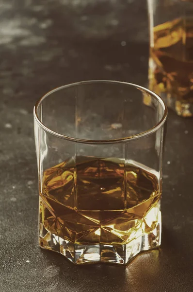 Bourbon Glas Amerikansk Corn Whiskey Mörka Bar Counter Selektiv Fokus — Stockfoto
