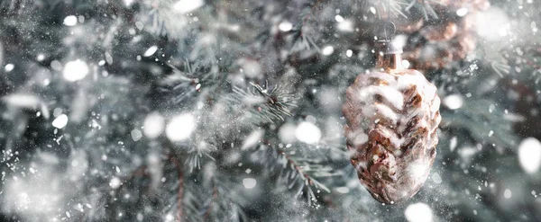 Giocattolo Natale Vintage Sull Abete Natale Immagine Tonica Messa Fuoco — Foto Stock