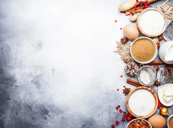 Новорічна Або Різдвяна Композиція Інгредієнтами Випічки Або Печива Золотими Сніжинками — стокове фото