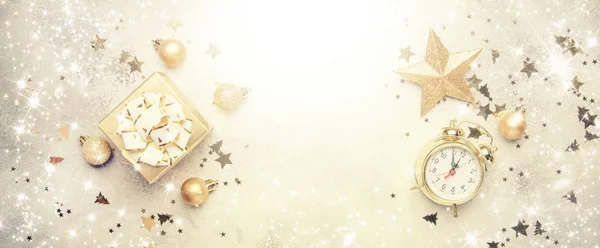 Composizione Natale Capodanno Cornice Sfondo Grigio Con Decorazioni Natalizie Oro — Foto Stock