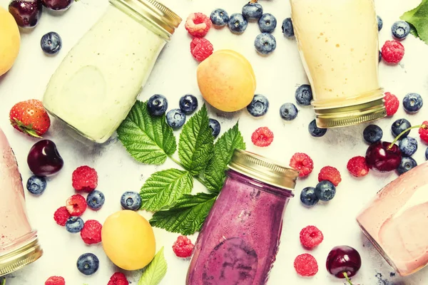 Egészséges Hasznos Színes Berry Cokctalis Smoothies Tejes Turmixokat Joghurt Friss — Stock Fotó