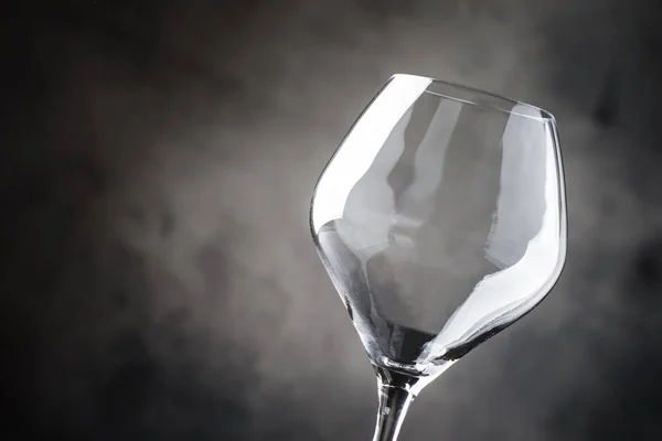 Bicchiere Vino Vuoto Vino Rosso Sfondo Grigio Messa Fuoco Selettiva — Foto Stock