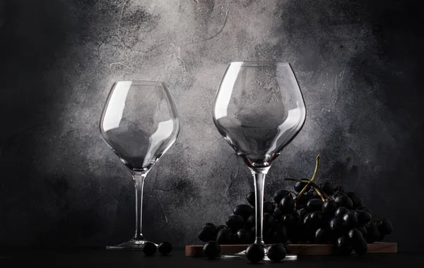 Kırmızı Şarap Gri Arka Plan Seçici Odak Için Boş Şarap — Stok fotoğraf