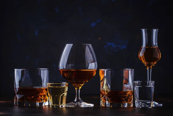 Selezione Bevande Alcoliche Forti Bicchieri Bicchierini Assortimento Vodka Rum Cognac — Foto Stock