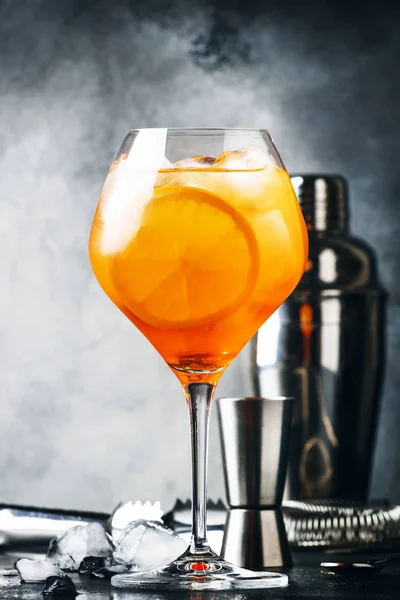 Aperol Spritz Cocktail Grande Bicchiere Vino Bevanda Fredda Estiva Italiana — Foto Stock