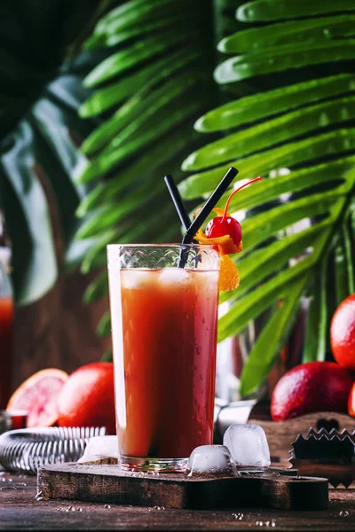 Summer Refreshing Low Alcohol Cocktail Vodka Orange Juice Bloody Orange — Stock Photo, Image