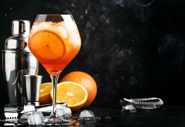 Aperol Spritz Κοκτέιλ Μεγάλο Ποτήρι Κρασί Καλοκαίρι Ιταλική Χαμηλής Περιεκτικότητας — Φωτογραφία Αρχείου