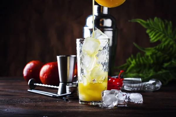 Verano Tequila Sunrise Cocktail Con Tequila Plateado Jarabe Granadina Naranja — Foto de Stock