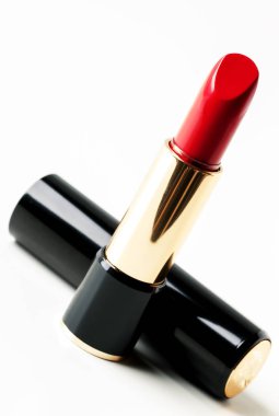 Beyaz arka plan, metin, seçici odak için yer kırmızı kırmızı ruj