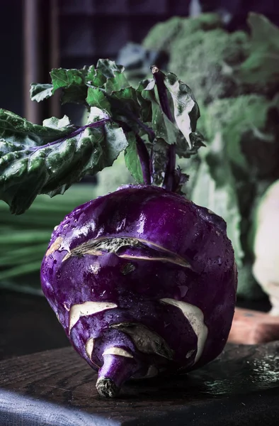 Purple Organic Fresh Kohlrabi Cabbage Summer Harvest Brown Kitchen Table — Stock Photo, Image