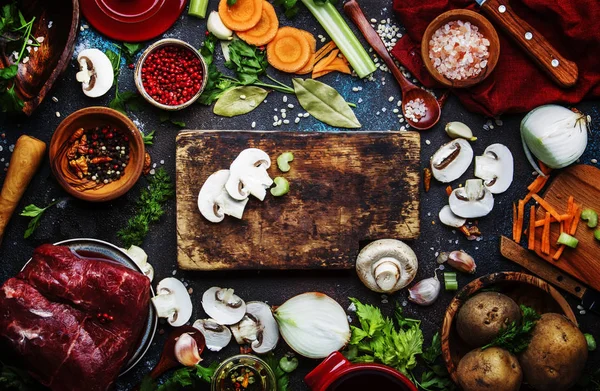 Frisches Bio Gemüse Zutaten Gewürze Und Fleisch Für Suppe Oder — Stockfoto