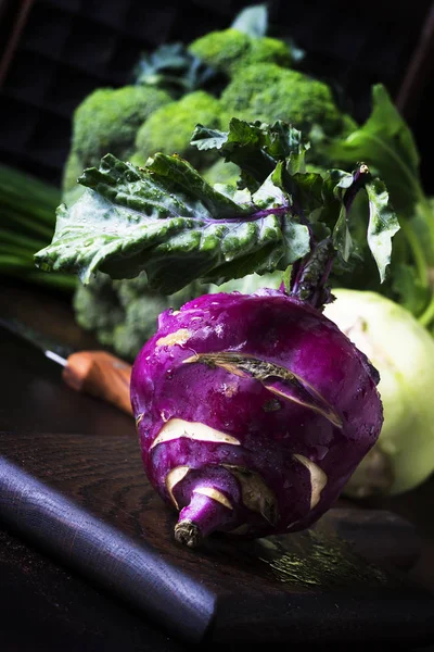 Purple Organic Fresh Kohlrabi Cabbage Summer Harvest Brown Kitchen Table — Stock Photo, Image