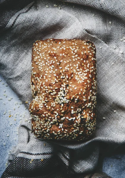 Целый Пшеничный Органический Ржаной Хлеб Тыквенными Семенами Сухофруктами Изюмом Семенами — стоковое фото
