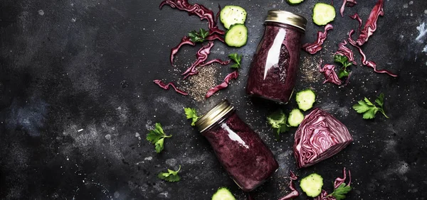 Friska Detox Smoothies Eller Juice Från Rödkål Gurkor Med Chiafrön — Stockfoto