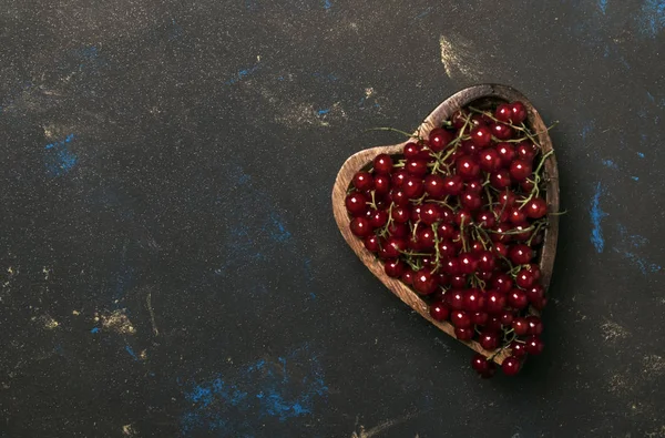 Red Currants Heart Shape Bowl Black Kitchen Table Background Copy — Stock Photo, Image