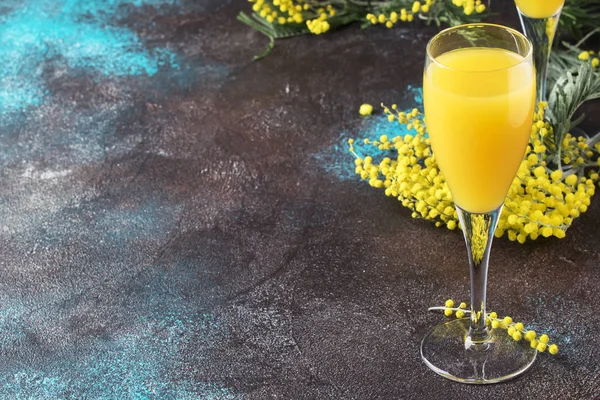 Hafif Alkollü Kokteyl Mimoza Portakal Suyu Soğuk Kuru Şampanya Köpüklü — Stok fotoğraf