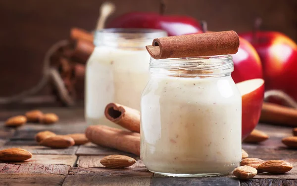 Gesunde Ernährung Zum Abnehmen Smoothie Aus Roten Äpfeln Banane Mandeln — Stockfoto