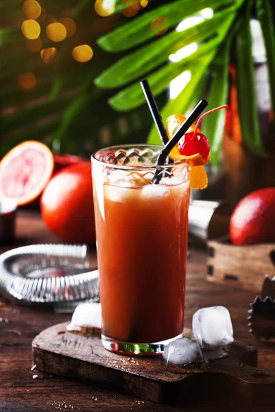 Coquetel Alcoólico Baixo Refrescante Verão Com Vodka Suco Laranja Laranja — Fotografia de Stock