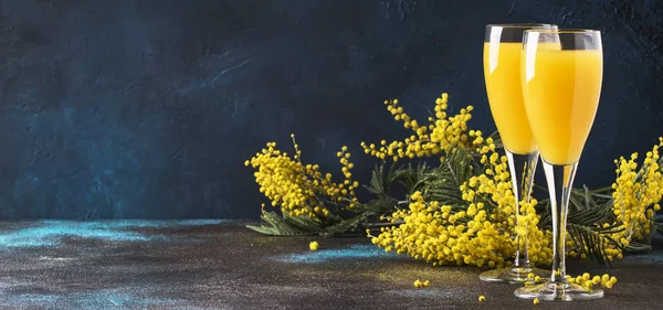 Klassische Alkohol Cocktail Mimosen Mit Orangensaft Und Kaltem Trockenem Champagner — Stockfoto