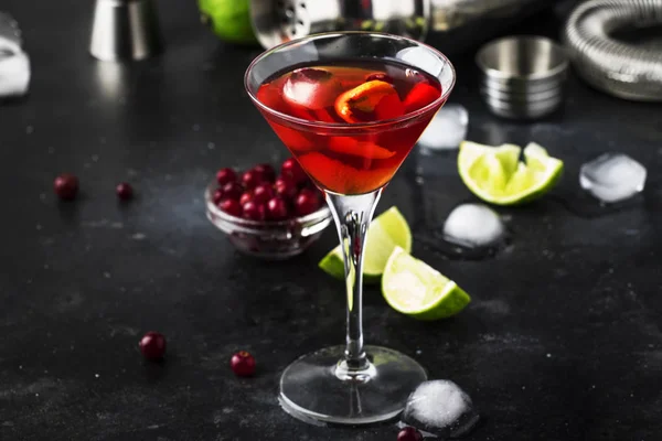 Coquetel Cosmopolita Com Vodka Licor Suco Cranberry Limão Gelo Raspas — Fotografia de Stock